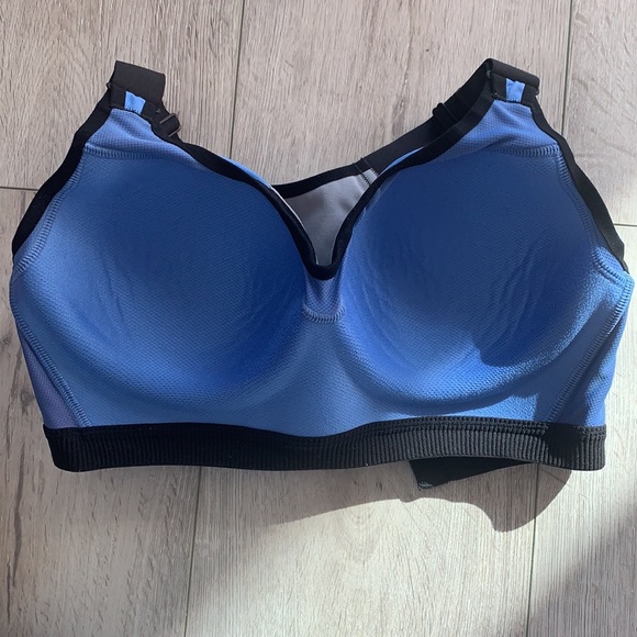 Victoria’s Secret Sports Bra Size 32DD - Picture 4 of 6